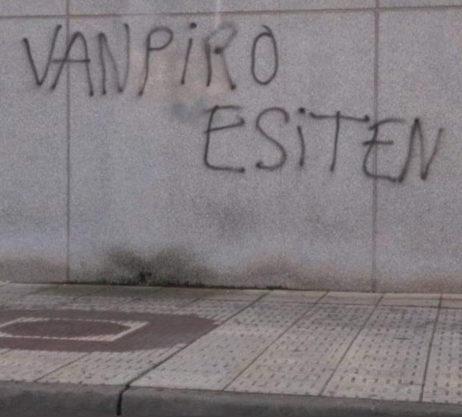 Pintada calle VANPIRO ESITEN